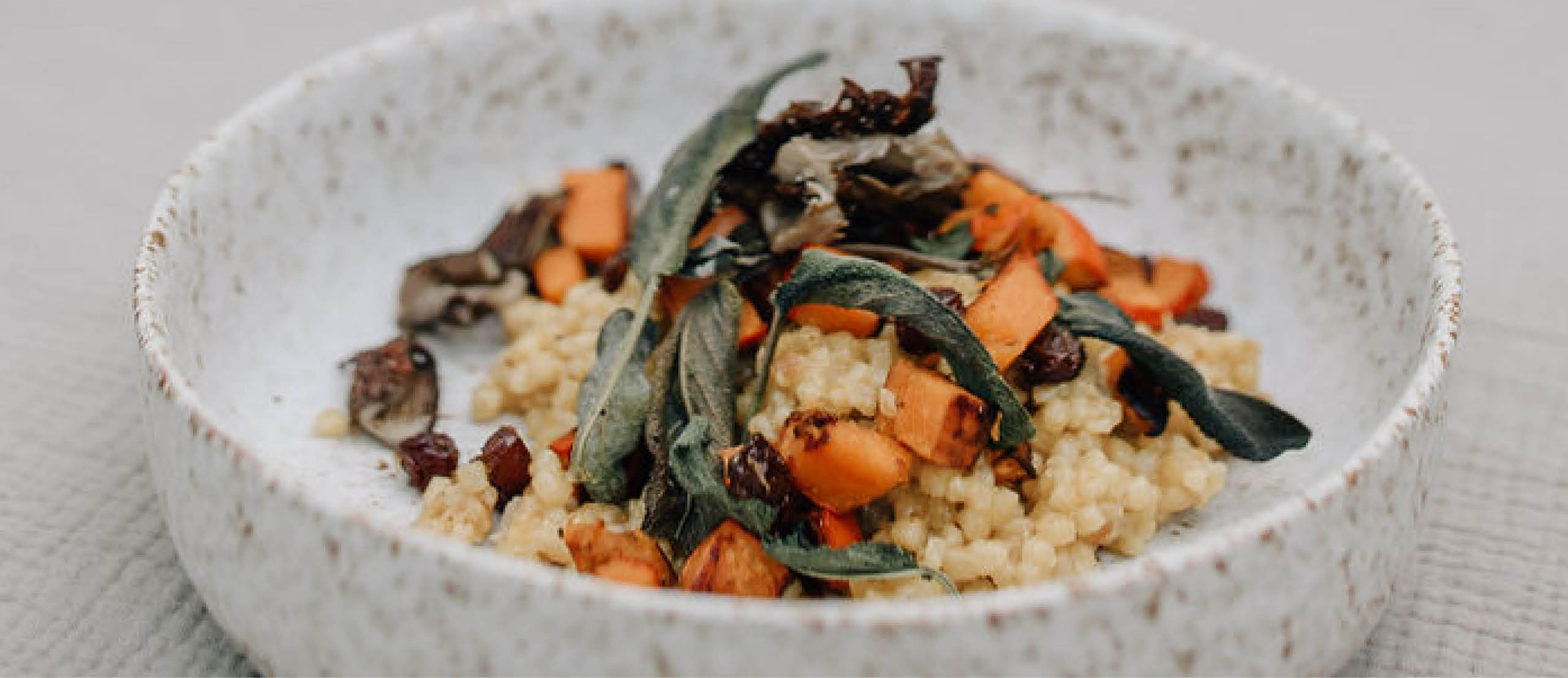 Austernpilzspieß auf Safran-Fregola Sarda