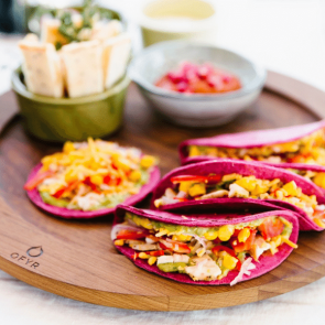 Quesadilla mit Hähnchen und Muhammara-Dip